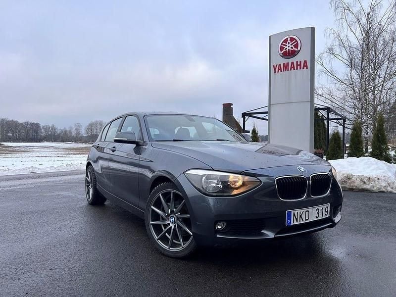Begagnad BMW 116 136 HK (100 kW) 2012 Grå Halvkombi