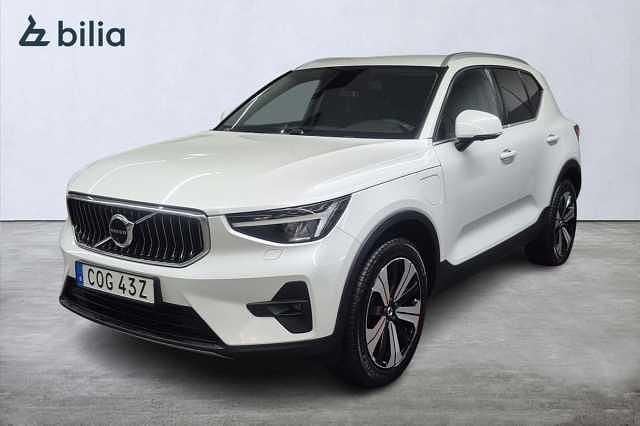 Vit Begagnad 2022 Volvo XC40 Plus SUV | 395 000 kr (Marknadspris) - Bild 1/3