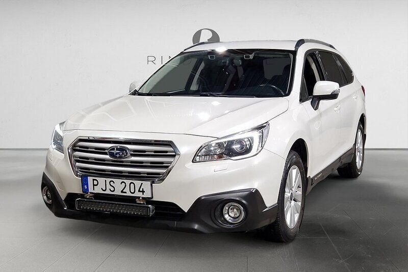 Vit Begagnad 2017 Subaru Outback SUV | 139 900 kr (Superpris) - Bild 1/3