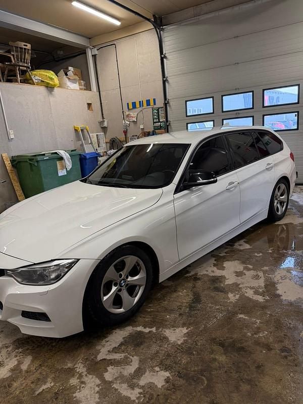 Begagnad BMW 318 143 HK (105 kW) 2013 Kombi