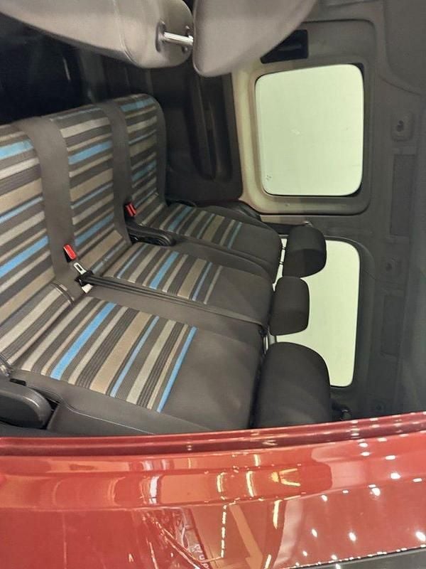 Begagnad VW Caddy Edition 109 HK (80 kW) 2011 Mörkröd Minibuss