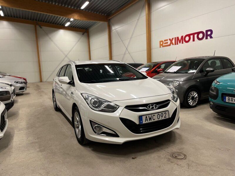 Vit Begagnad 2013 Hyundai i40 Select Kombi | 74 900 kr (Marknadspris) - Bild 1/4