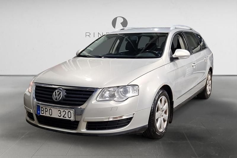 Silver Begagnad 2010 VW Passat Sportline Kombi | 24 900 kr (Bra pris) - Bild 1/3