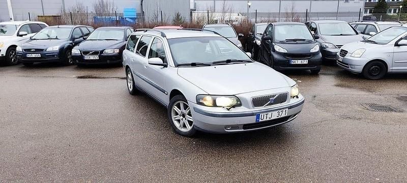 Grå Begagnad 2004 Volvo V70 Business Edition Kombi | 13 900 kr (Bra pris) - Bild 1/4