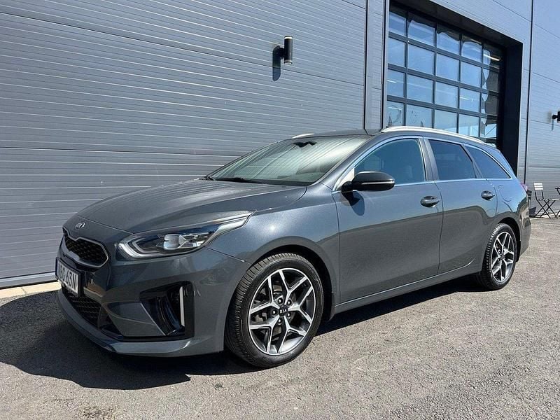 Grå Begagnad 2019 Kia Ceed Sportswagon GT-Line Kombi | 209 000 kr (Marknadspris) - Bild 1/4