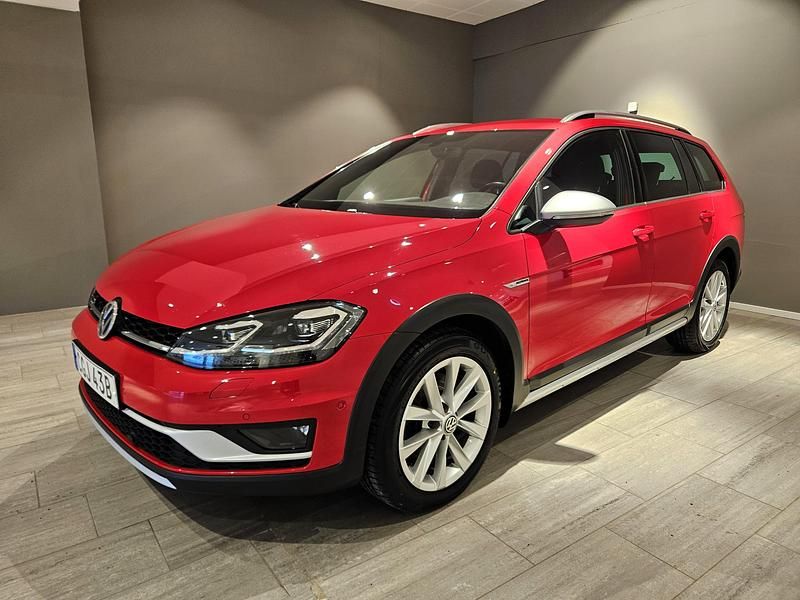 Röd Begagnad 2019 VW Golf Alltrack Kombi | 229 000 kr (Marknadspris) - Bild 1/4
