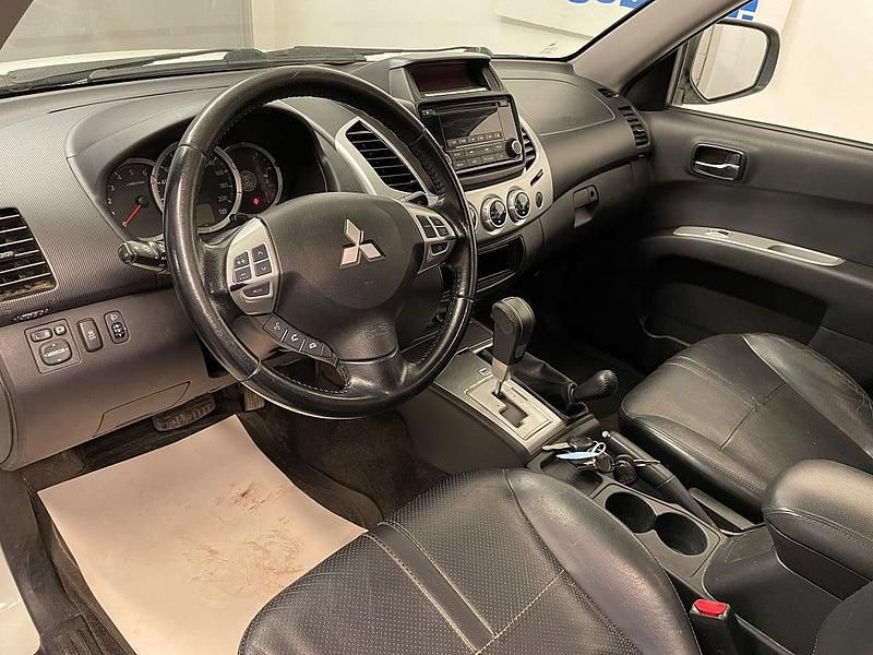 Begagnad Mitsubishi L200 2015 Vit Pickup