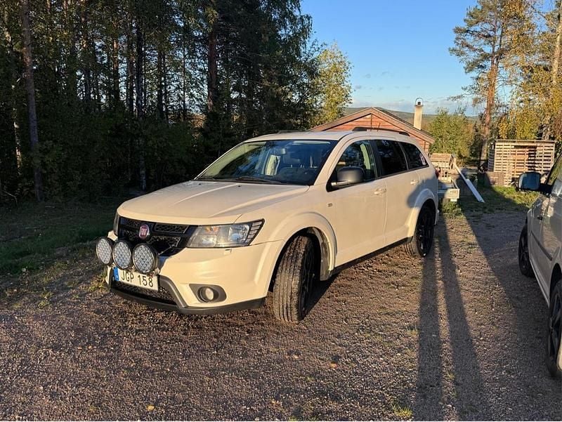 Vit Begagnad 2014 Fiat Freemont Black Code SUV | 85 000 kr (Marknadspris) - Bild 1/4