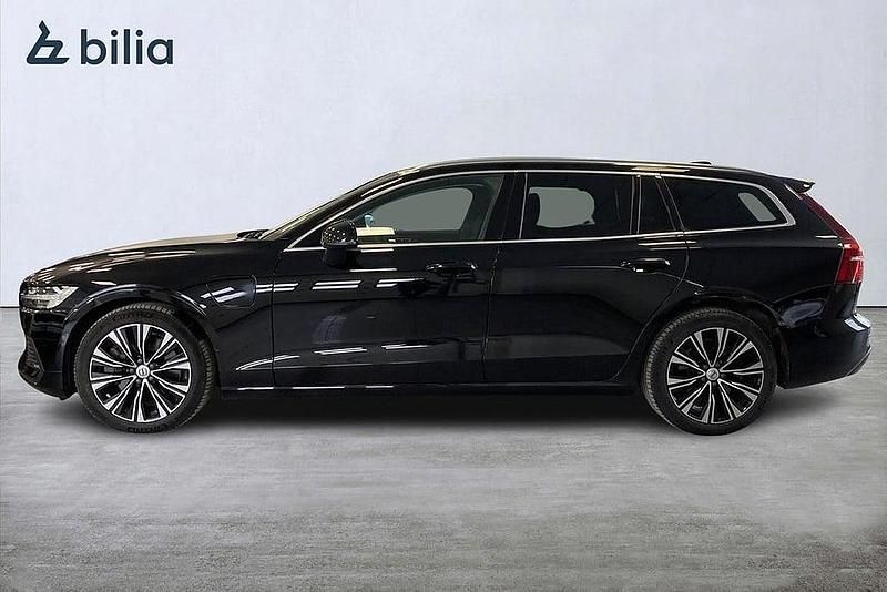 Begagnad Volvo V60 Core 253 HK (186 kW) 2022 Svart Kombi