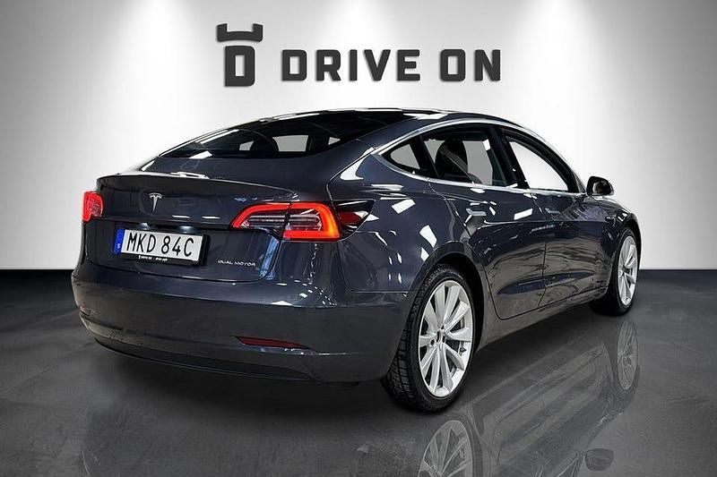 Begagnad Tesla Model 3 Long Range AWD 324 kW (441 HK) 2020 Grå Sedan