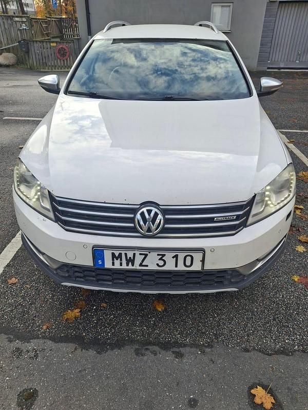 Vit Begagnad 2013 VW Passat Kombi | 79 000 kr (Lite dyr) - Bild 1/4