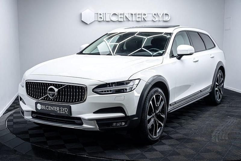 Vit Begagnad 2018 Volvo V90 CC Momentum Kombi | 339 900 kr (Dyr) - Bild 1/4