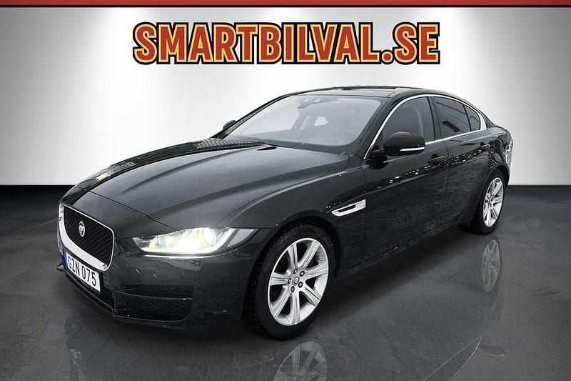 Begagnad Jaguar XE Portfolio 241 HK (177 kW) 2016 Svart Sedan
