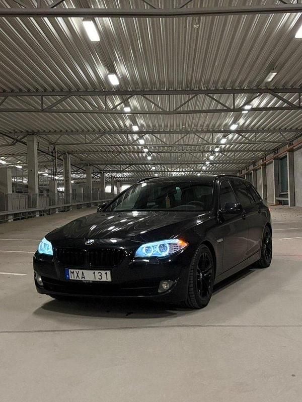 Svart Begagnad 2012 BMW 525 Kombi | 155 000 kr (Marknadspris) - Bild 1/4