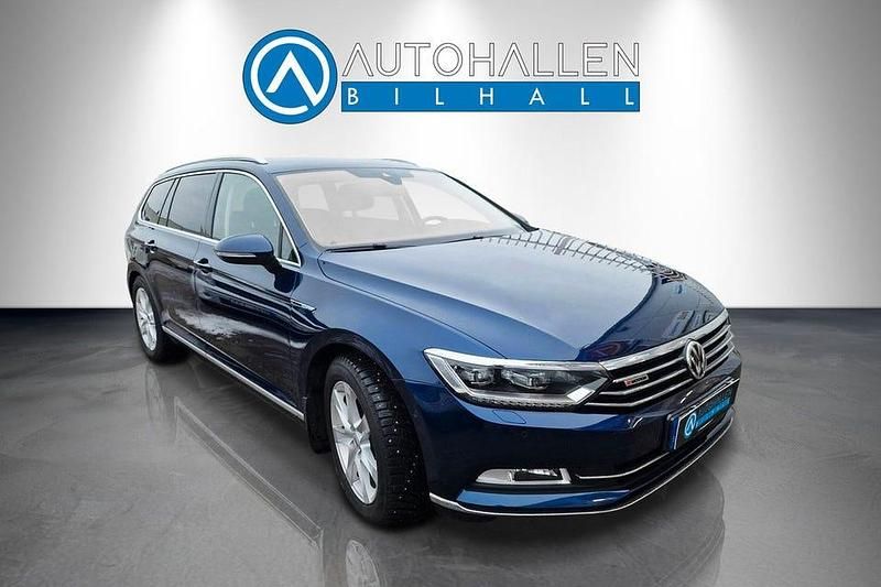 Mörkblå Begagnad 2018 VW Passat GT Kombi | 252 898 kr (Dyr) - Bild 1/4