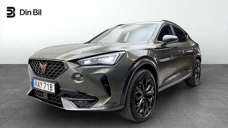 Mörkgrå (cliff grey metallic) Begagnad 2023 Cupra Formentor VZ SUV | 369 900 kr (Lite dyr) - Bild 1/4