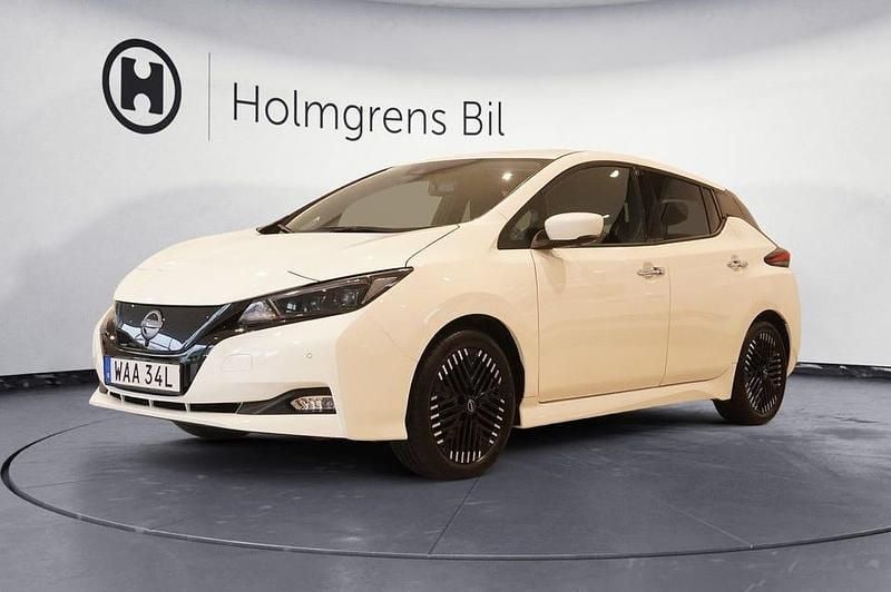 Vit Begagnad 2022 Nissan Leaf N-Connecta Halvkombi | 164 900 kr (Marknadspris) - Bild 1/4