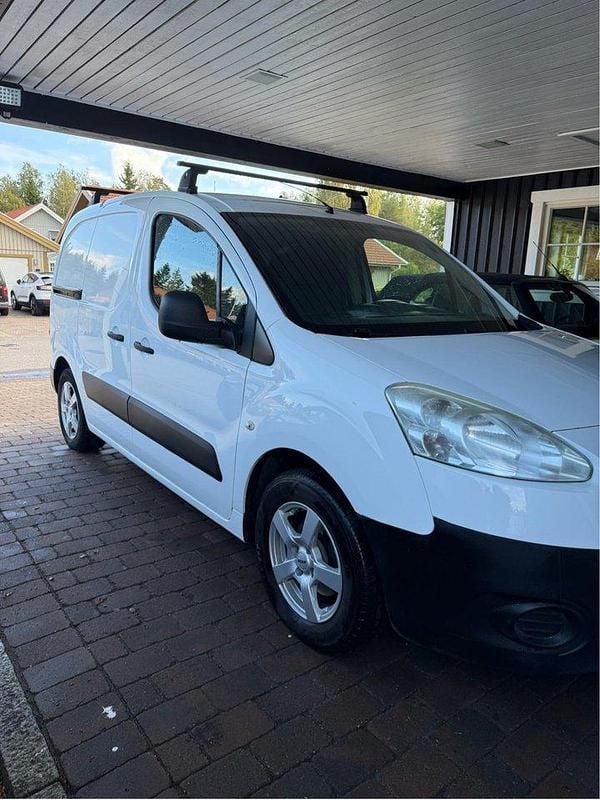Vit Begagnad 2013 Peugeot Partner Minibuss | 57 000 kr (Marknadspris) - Bild 1/4