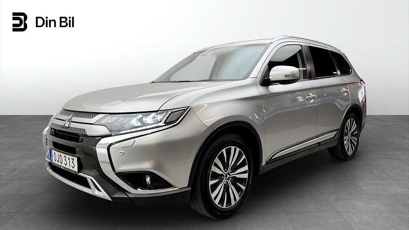 Silver Begagnad 2020 Mitsubishi Outlander SUV | 239 900 kr (Marknadspris) - Bild 1/4