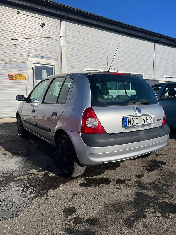 Begagnad Renault Clio R.S. 75 HK (55 kW) 2005 Halvkombi