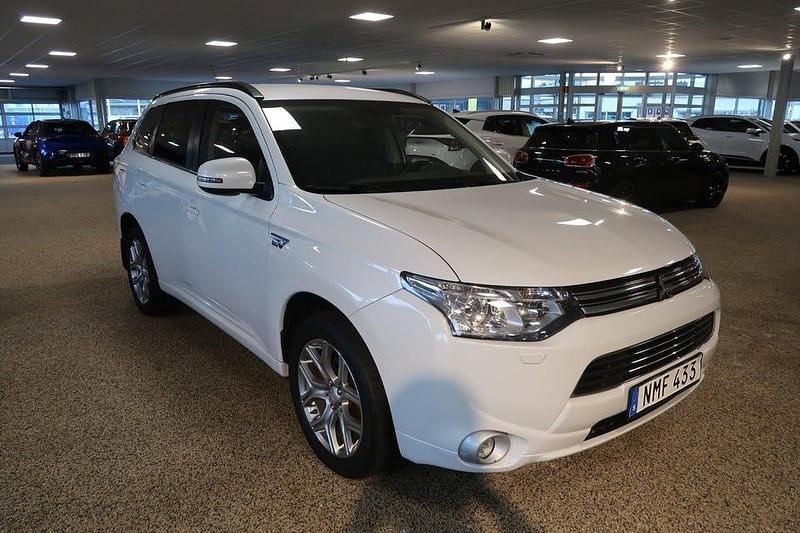 Begagnad Mitsubishi Outlander 203 HK (149 kW) 2014 Vit SUV