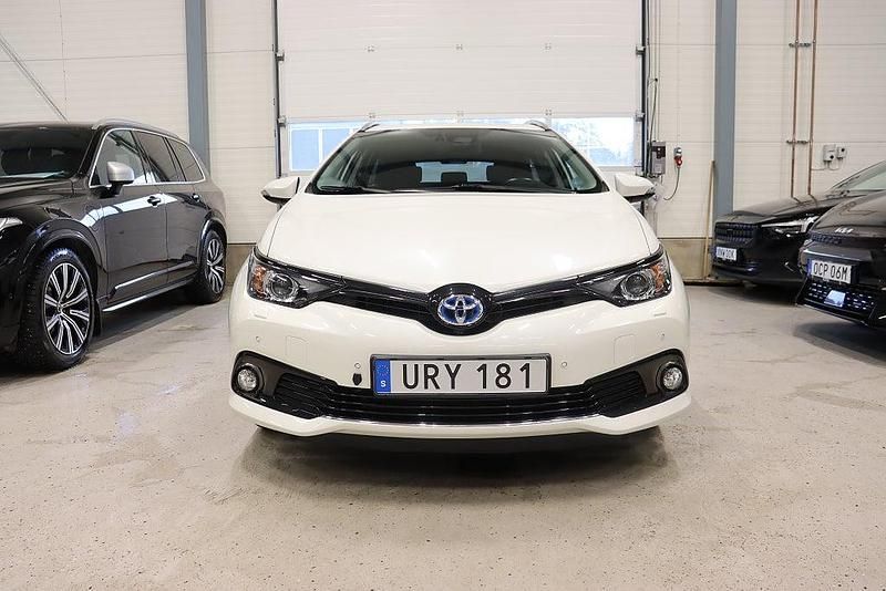 Begagnad Toyota Auris Touring Sports Comfort 136 HK (100 kW) 2018 Vit Kombi