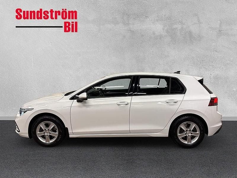 Begagnad VW Golf VIII 150 HK (110 kW) 2020 Vit Halvkombi