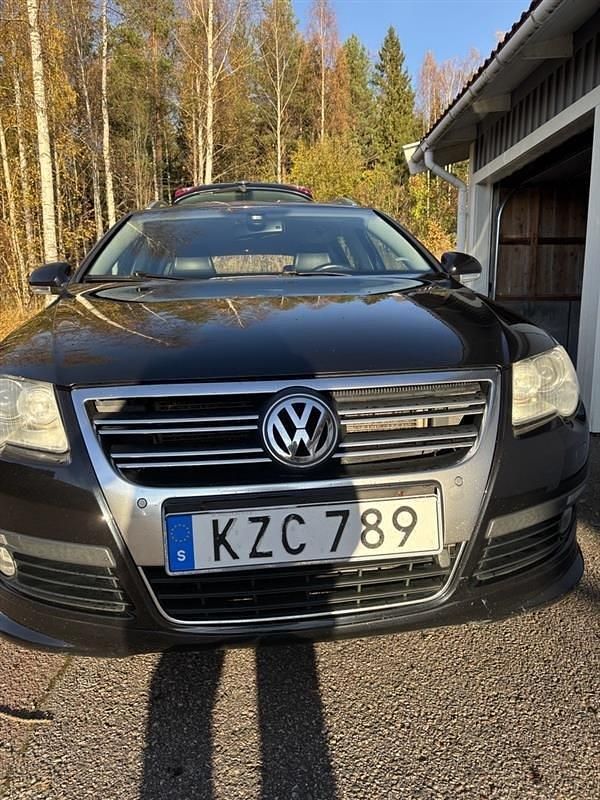 Svart Begagnad 2010 VW Passat Sportline Kombi | 53 000 kr - Bild 1/4