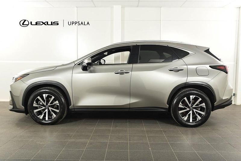 Begagnad Lexus NX450h+ Executive Line 309 HK (227 kW) 2022 Sonictitanium SUV