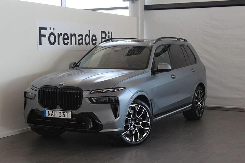 Grå Begagnad 2025 BMW X7 Comfort Edition SUV | 1 432 400 kr - Bild 1/4