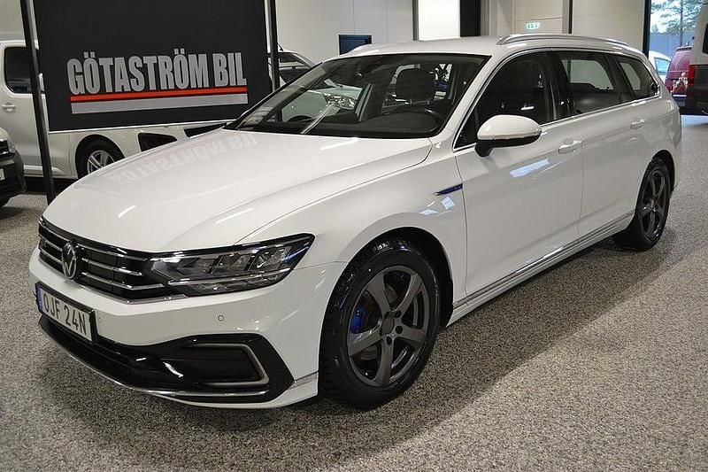 Vit Begagnad 2020 VW Passat GTE Kombi | 247 000 kr (Marknadspris) - Bild 1/4