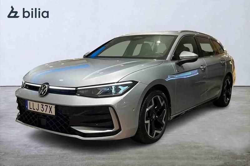 Silver Begagnad 2025 VW Passat Kombi | 424 900 kr - Bild 1/1