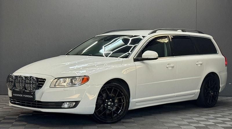 Vit Begagnad 2015 Volvo V70 Momentum Kombi | 109 900 kr (Bra pris) - Bild 1/4