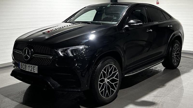 Svart Begagnad 2022 Mercedes GLE350 AMG line Sportkupé | 784 900 kr (Marknadspris) - Bild 1/4