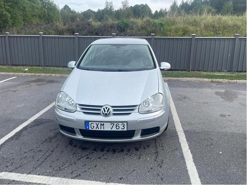 Silver Begagnad 2008 VW Golf VI Trendline Halvkombi | 25 900 kr (Bra pris) - Bild 1/4