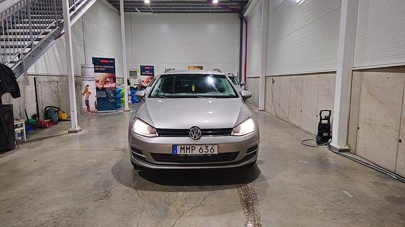 Silver Begagnad 2015 VW Golf VII Kombi | 119 900 kr (Lite dyr) - Bild 1/4