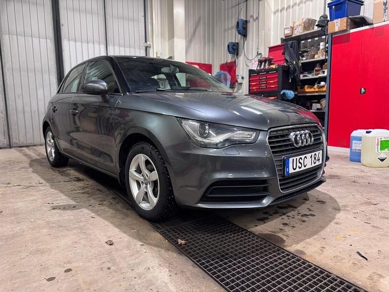 Begagnad Audi A1 Sportback 86 HK (63 kW) 2014 Metallic Halvkombi