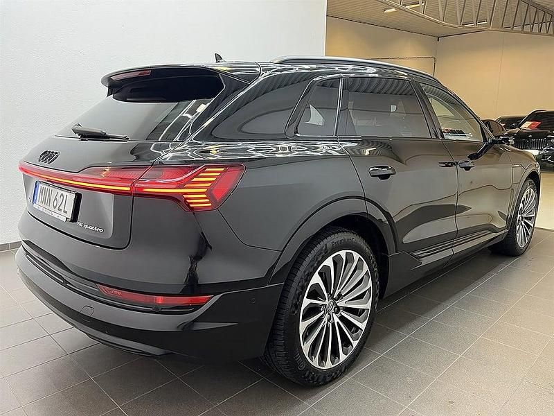 Begagnad Audi e-tron Sport 300 kW (408 HK) 2019 Svart SUV