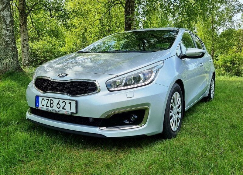 Grå Begagnad 2016 Kia Ceed 2 Halvkombi | 100 700 kr (Marknadspris) - Bild 1/4
