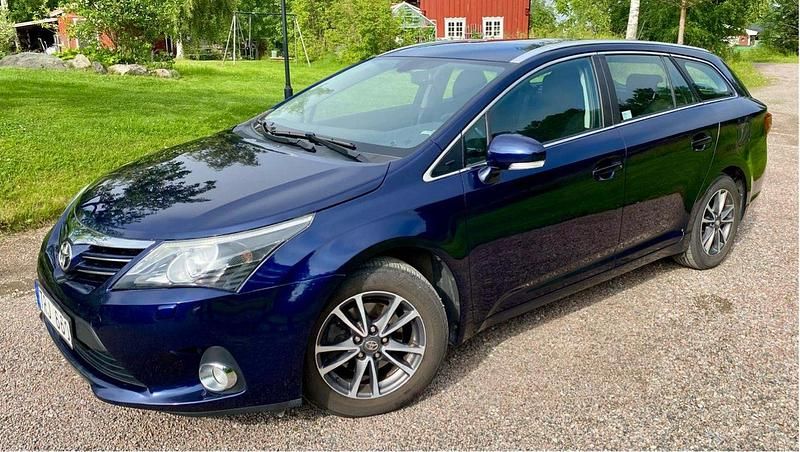 Blå Begagnad 2013 Toyota Avensis Business Edition Kombi | 71 900 kr (Marknadspris) - Bild 1/4