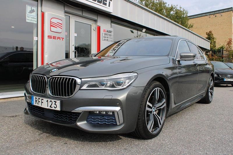 Grå Begagnad 2016 BMW 740 Executive Sedan | 419 900 kr - Bild 1/4