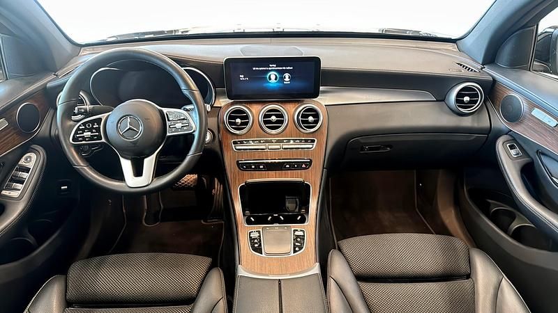 Begagnad Mercedes GLC300 2022 Svart Sportkupé