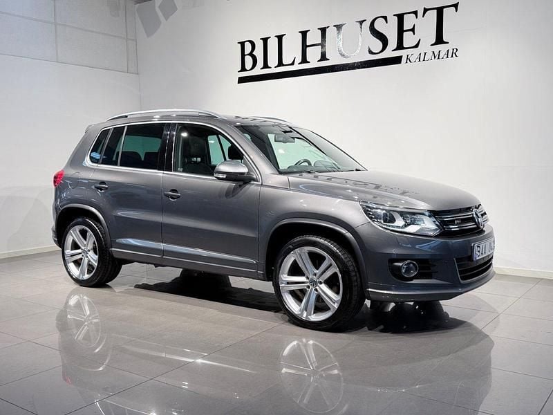 Mörkgrå Begagnad 2013 VW Tiguan Sportline SUV | 129 900 kr (Marknadspris) - Bild 1/4
