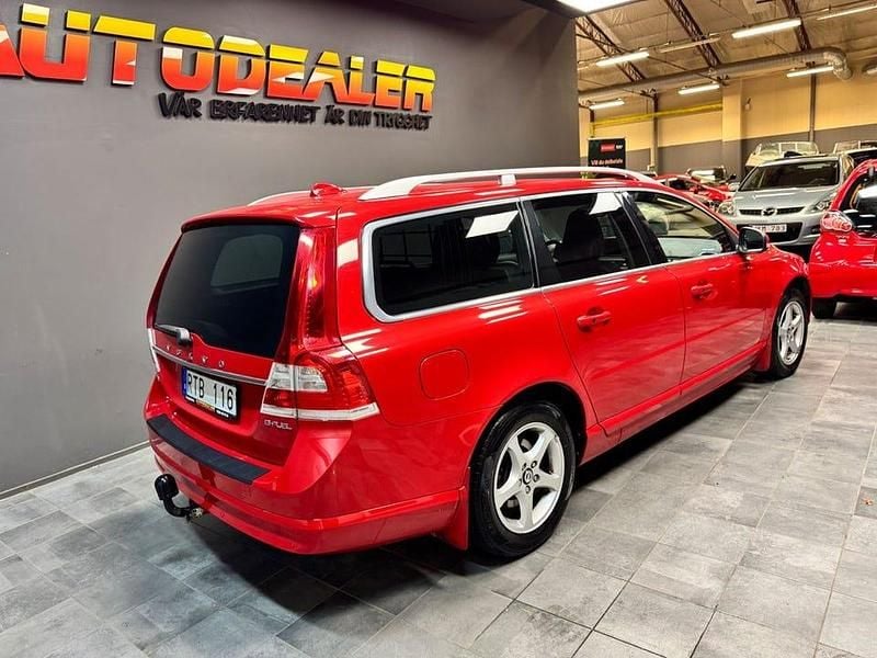 Begagnad Volvo V70 Summum 231 HK (169 kW) 2012 Röd Kombi