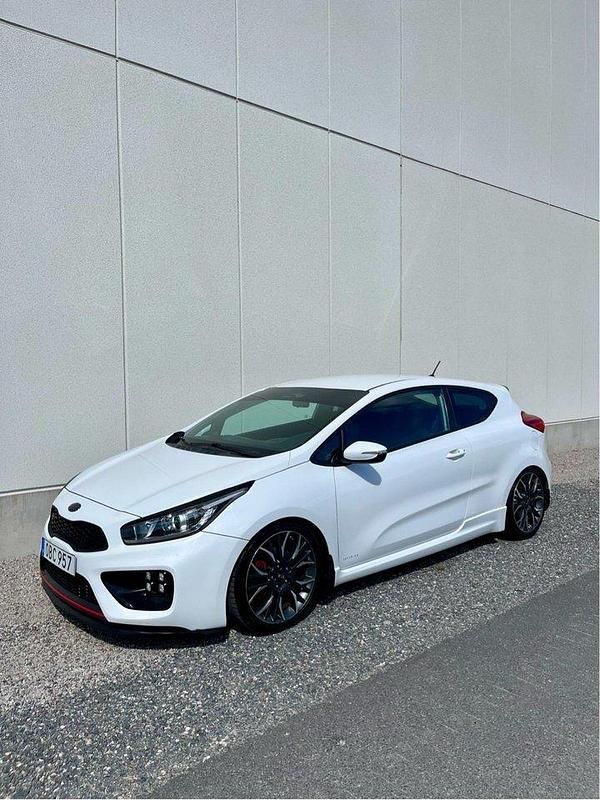 Vit Begagnad 2014 Kia ProCeed GT Halvkombi | 120 000 kr (Marknadspris) - Bild 1/4