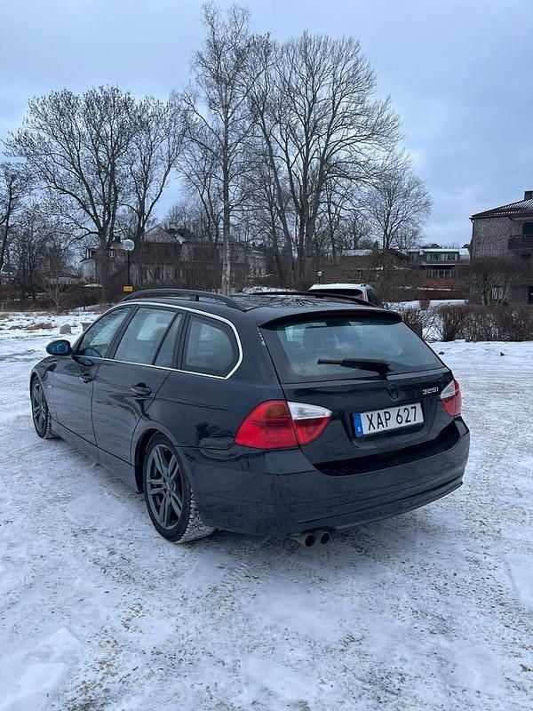 Begagnad BMW 325 218 HK (160 kW) 2006 Kombi