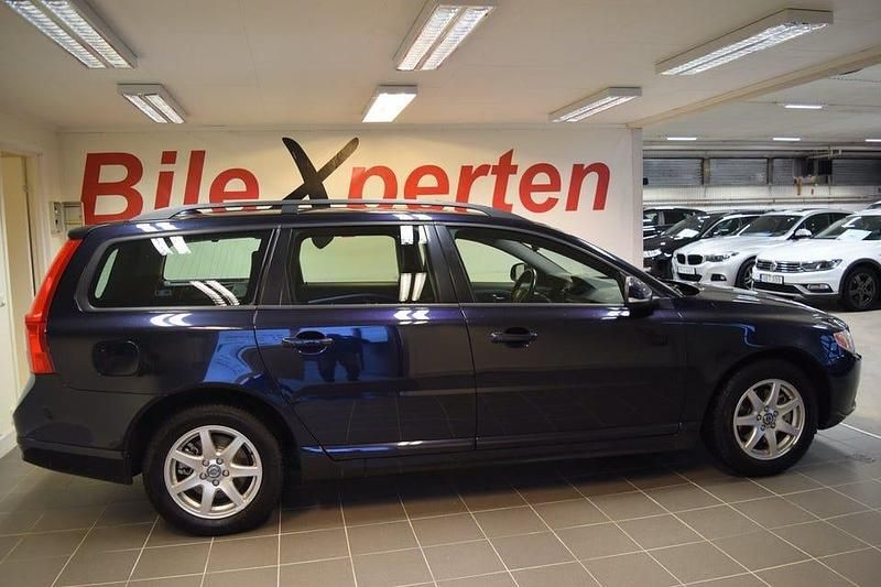 Begagnad Volvo V70 Kinetic 180 HK (132 kW) 2012 Blå Kombi