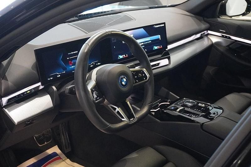 Begagnad BMW i5 M Sport 250 kW (340 HK) 2024 Grå Sedan