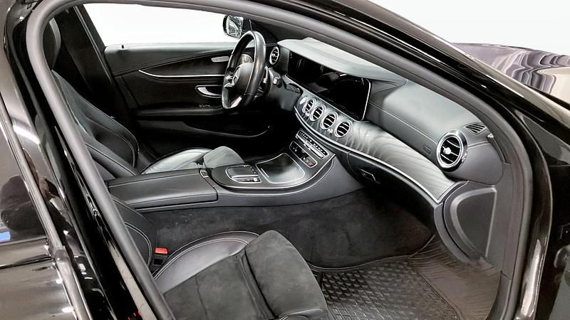 Begagnad Mercedes E300 AMG 194 HK (142 kW) 2021 Svart Kombi