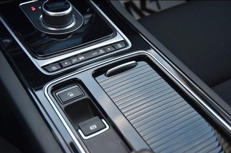 Begagnad Jaguar XE 180 HK (132 kW) 2017 Sedan